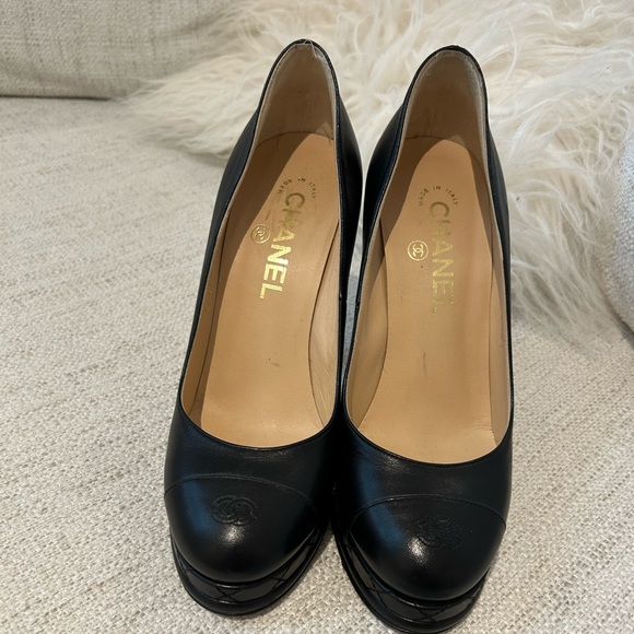 Stunning Chanel Platform Pumps - Picture 1 of 14